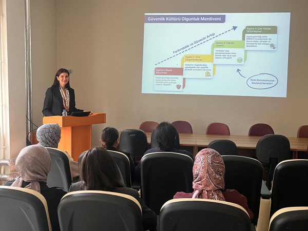 Cerrahi Hastalıklar Hemşireliği Yüksek Lisans Programı "Cerrahide Hasta Güvenliği" Bilimsel Semineri Gerçekleştirildi