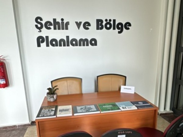 Tanıtım	2025 KTÜ Tercih ve Tanıtım Günleri kapsamında bölüm girişinde danışma alanı kurulmuştur