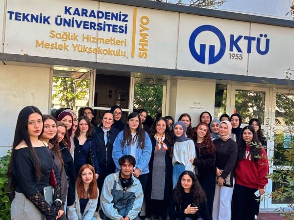 KTÜ'de "Hikâyelerin Kesiştiği Yer" Etkinliğiyle Öğrenciler Üniversite Yaşamına Adım Attı