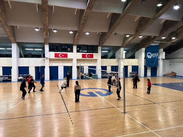 Voleybolda Kazanan Dostluk Oldu