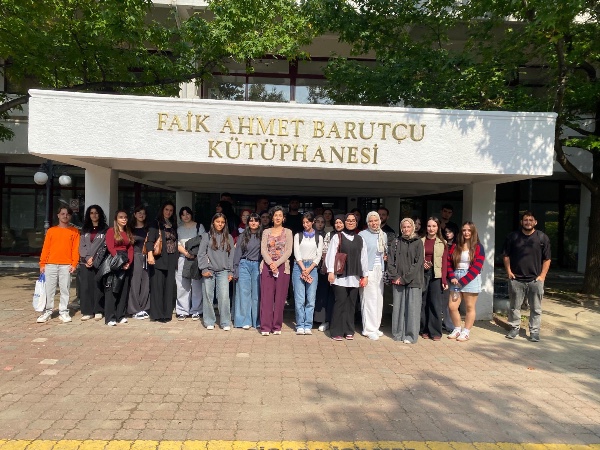 Birinci Sınıf Öğrencilerine Kütüphane Oryantasyonu Gerçekleştirildi
