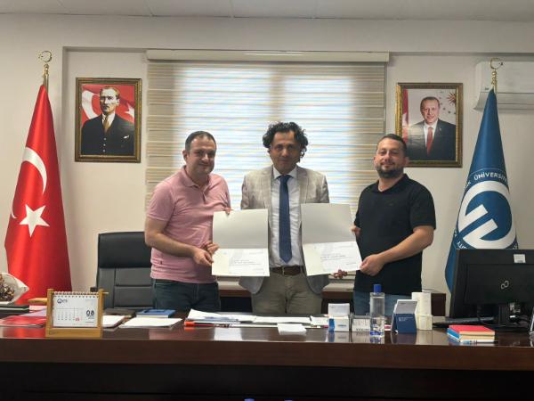Doktorasını Tamamlayan Öğretim Elemanlarımıza Kutlama ve Başarı Belgesi Takdim Edildi