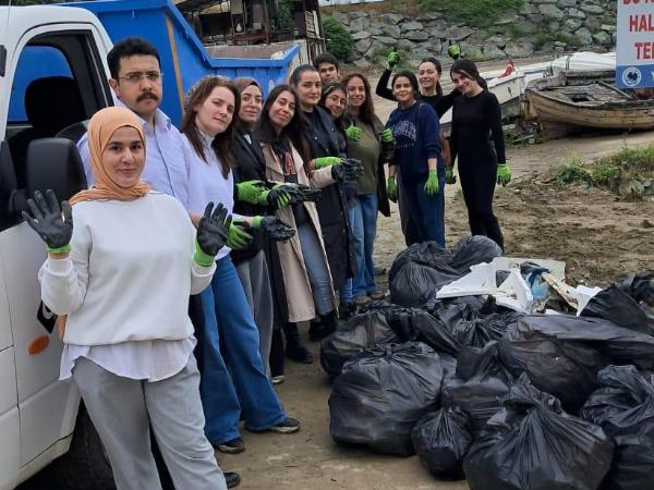 Bölümümüzden Rus Dili ve Kültürü Kulübü İştirakiyle Çöp Toplama ve Çevre Temizliği Etkinliği
