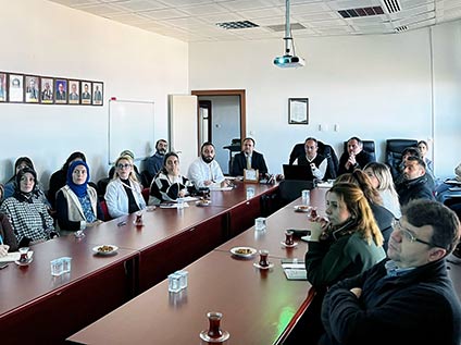Sağlık Bilimleri Enstitüsü Personeline Web Yönetim Sistemi Eğitimi Verildi