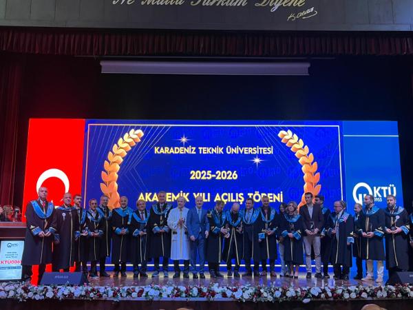 Akademisyenimize Başarı Ödülü 