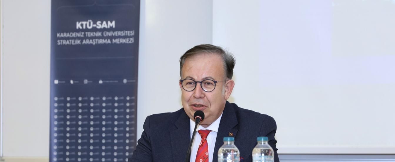 Müstafi Tümamiral Cihat Yaycı Üniversitemizde Konferans verdi